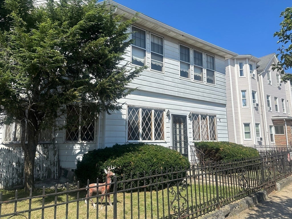 136 Main St