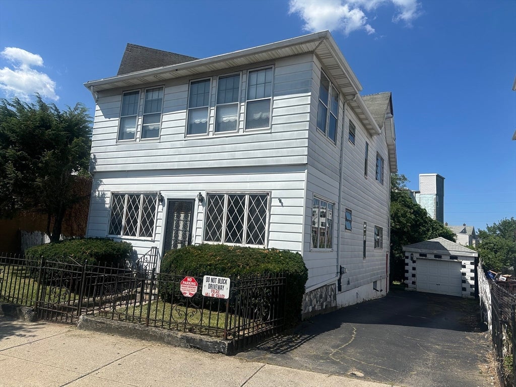 136 Main St
