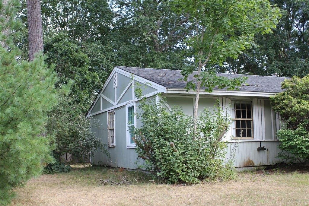 7 Christopher Dr