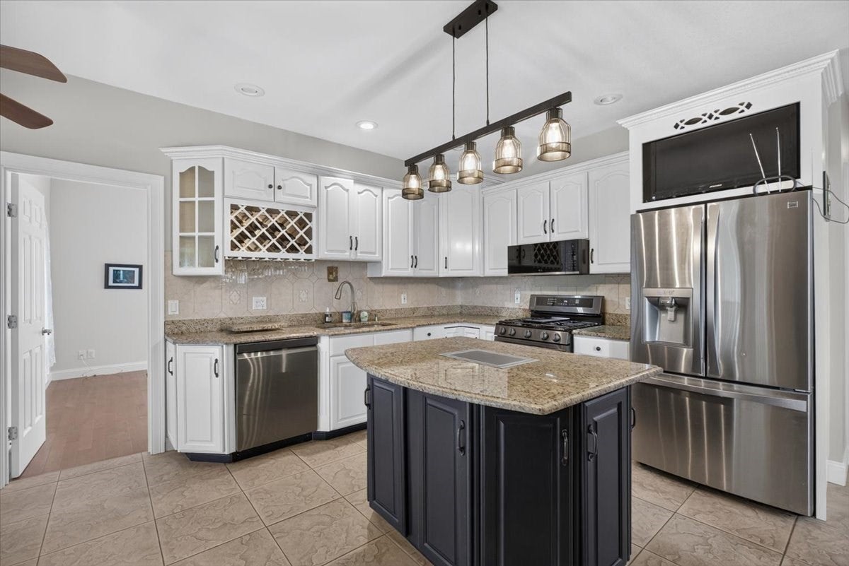 31 Hillcrest Cir, Westfield, MA, 31 Hillcrest Cir, Westfield, MA Photo #18