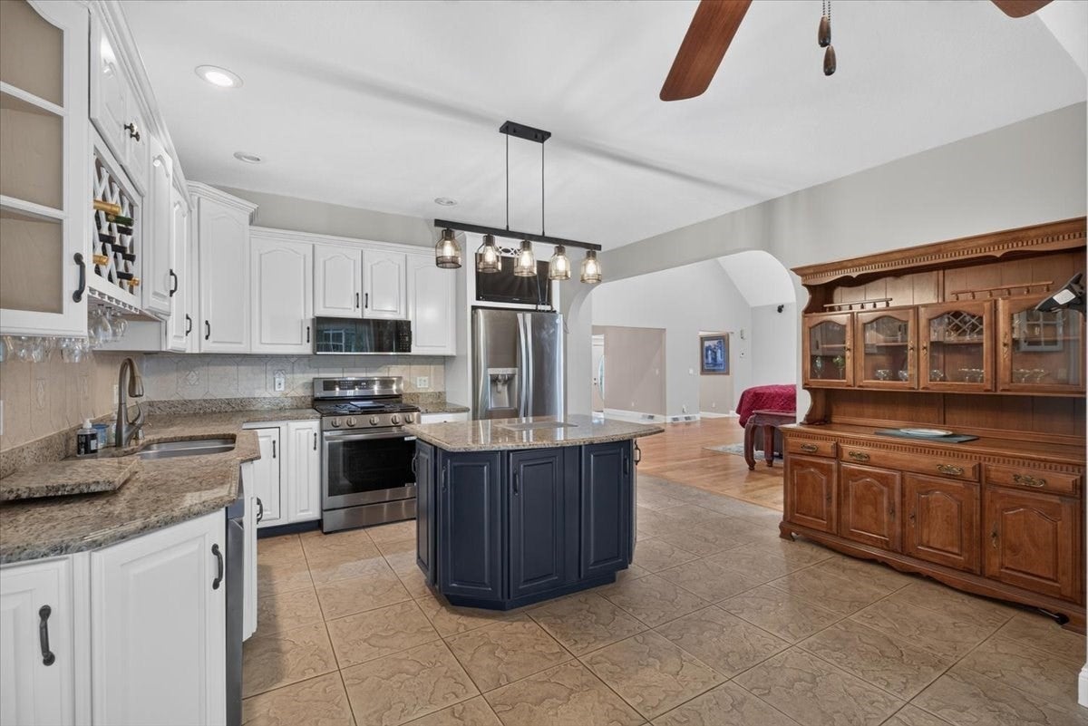 31 Hillcrest Cir, Westfield, MA, 31 Hillcrest Cir, Westfield, MA Photo #20