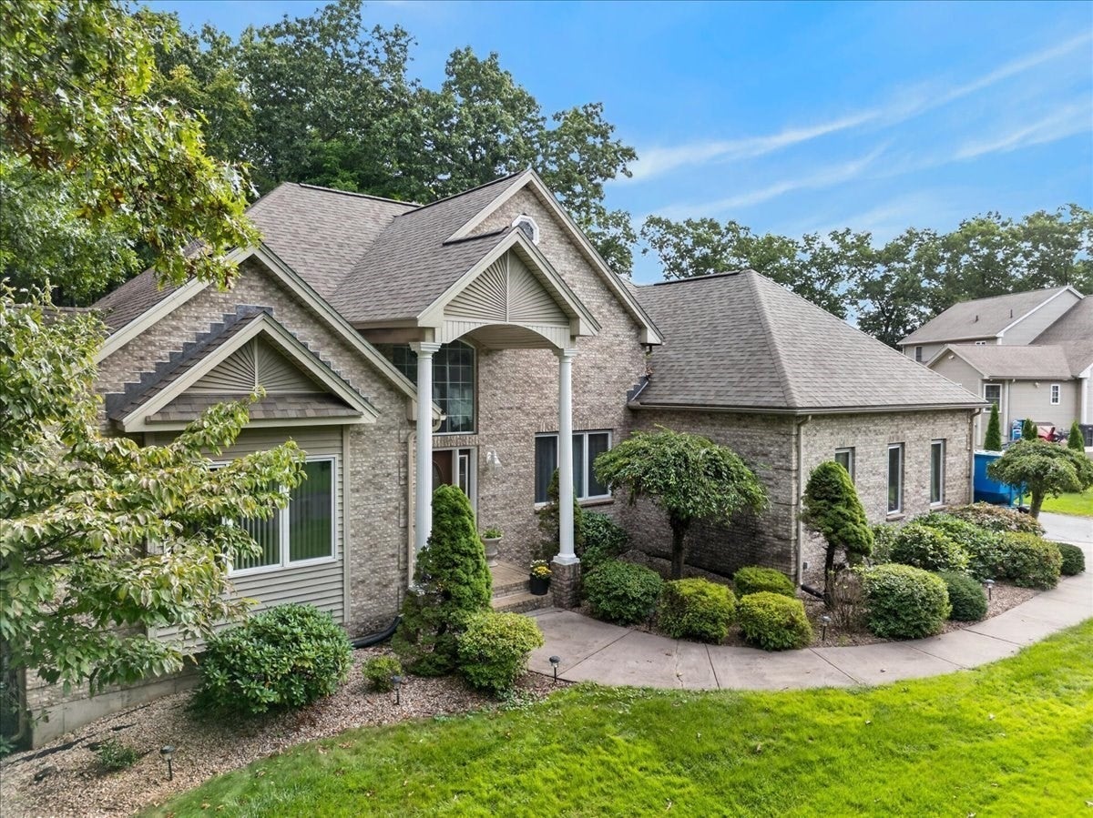 31 Hillcrest Cir, Westfield, MA, 31 Hillcrest Cir, Westfield, MA Photo #2