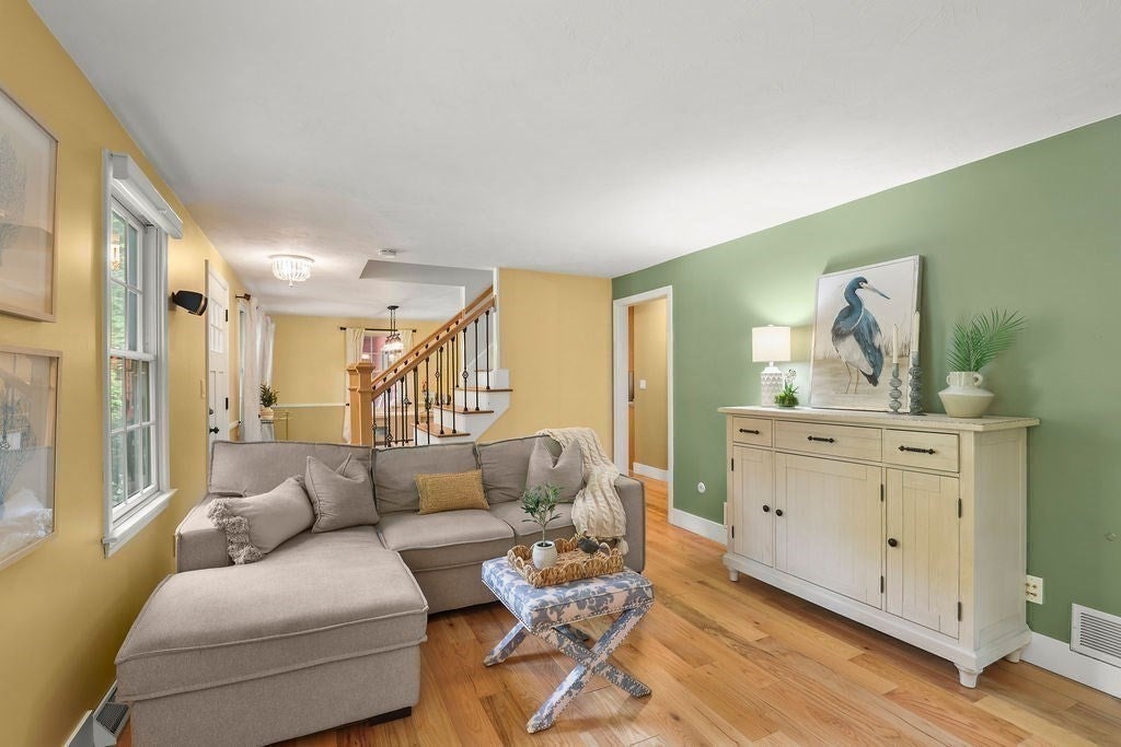 11 Barrett LN, Bellingham, MA Photo #16