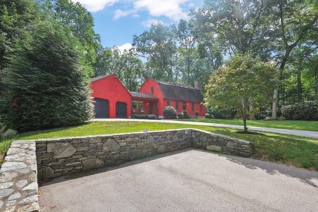11 Barrett LN, Bellingham, MA Photo #3