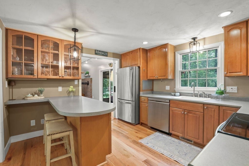 11 Barrett LN, Bellingham, MA Photo #8