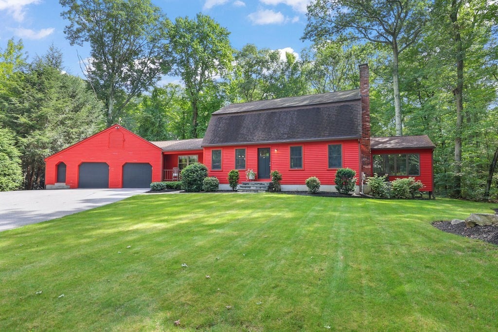 11 Barrett LN, Bellingham, MA Photo #1