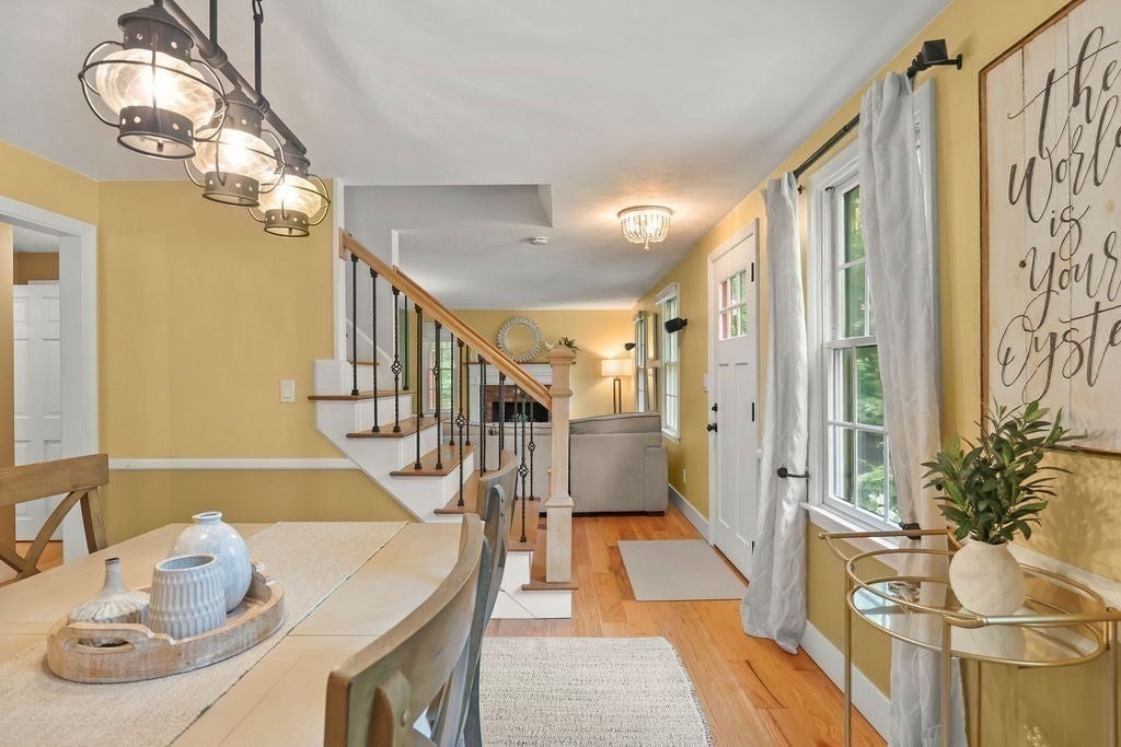 11 Barrett LN, Bellingham, MA Photo #14