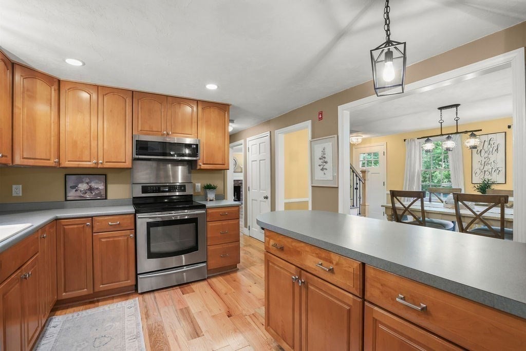 11 Barrett LN, Bellingham, MA Photo #9