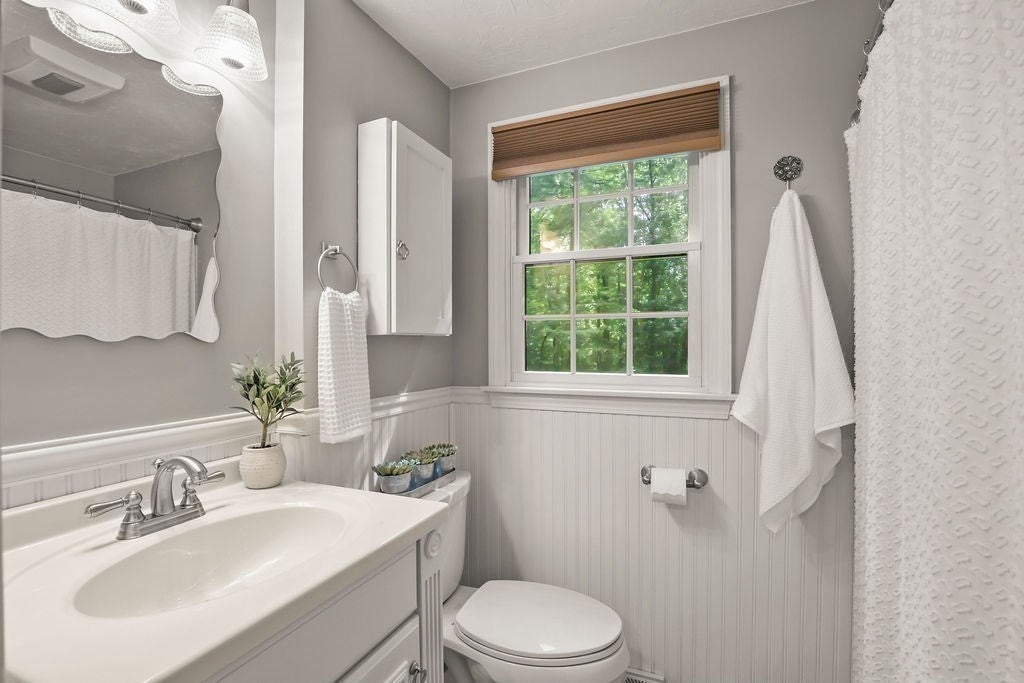 11 Barrett LN, Bellingham, MA Photo #22