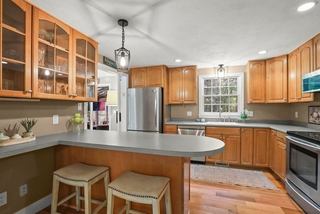 11 Barrett LN, Bellingham, MA Photo #11