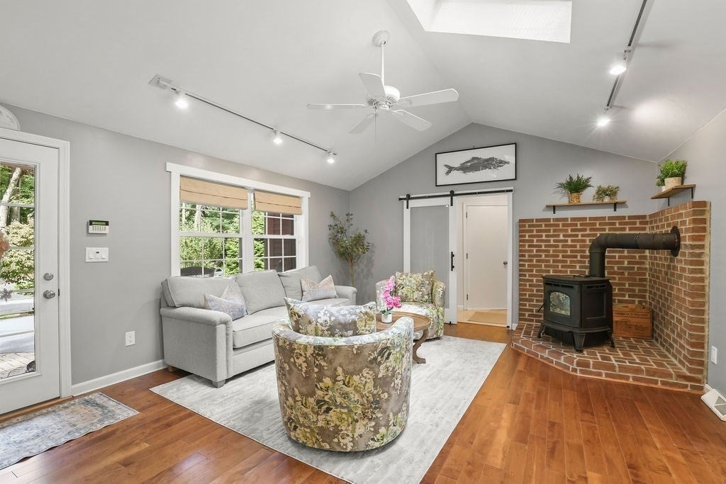 11 Barrett LN, Bellingham, MA Photo #5
