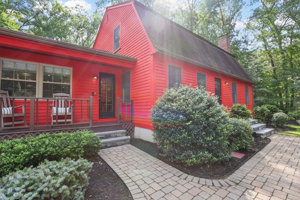 11 Barrett LN, Bellingham, MA Photo #4