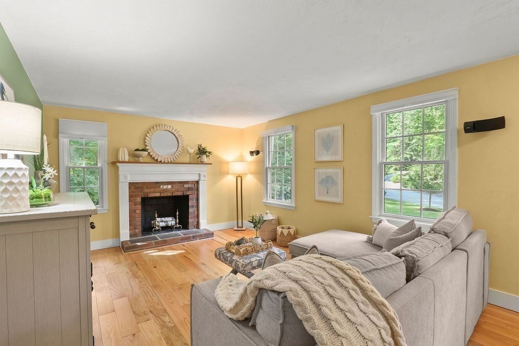 11 Barrett LN, Bellingham, MA Photo #15