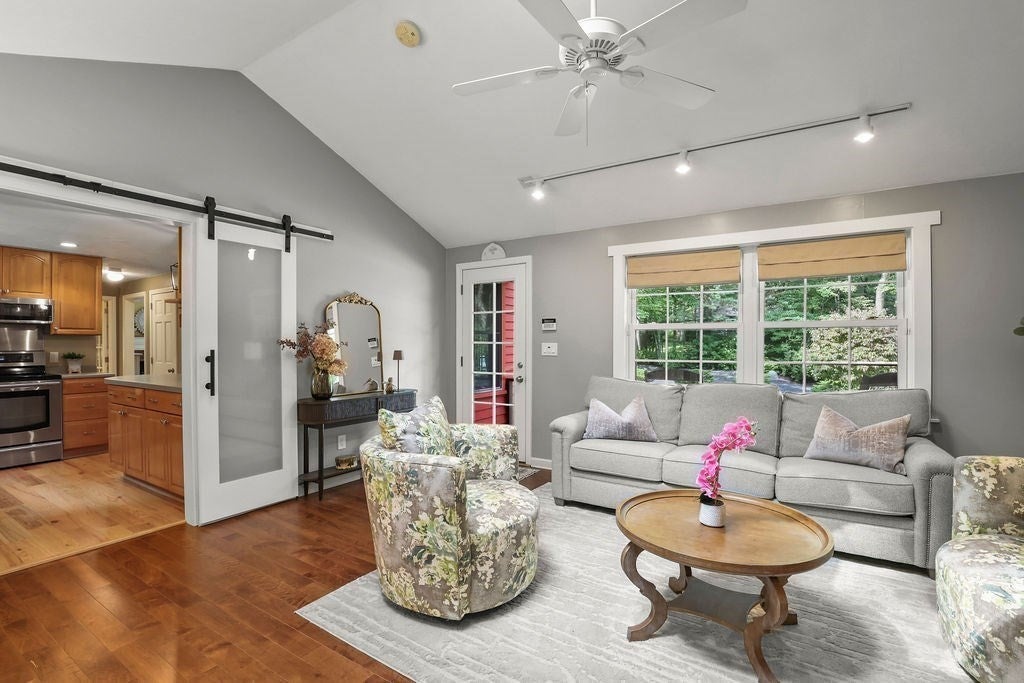 11 Barrett LN, Bellingham, MA Photo #7