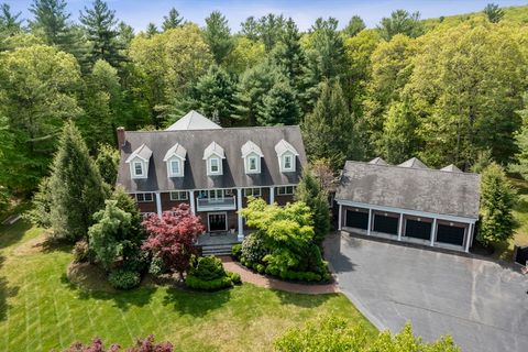 25 Ashkins Dr Mendon MA 01756