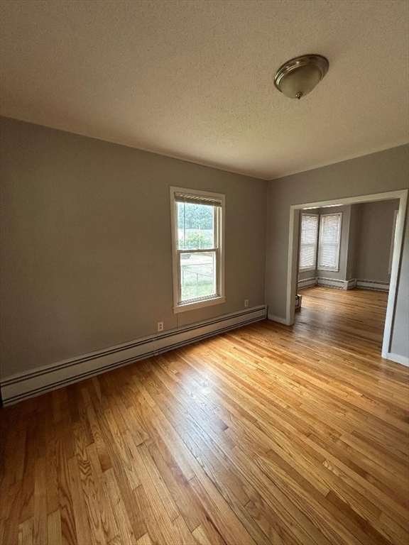 Springfield, Massachusetts 01107, United States, 3 Bedrooms Bedrooms, ,2 BathroomsBathrooms,Residential,Active,202937