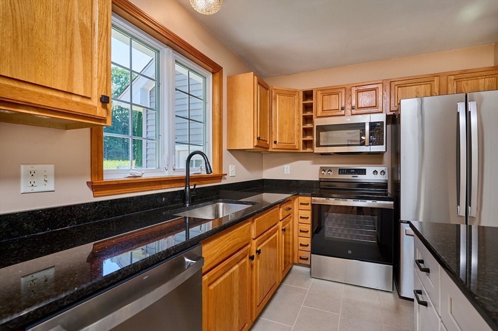 20 Clark Lane, Easthampton, MA Photo #8