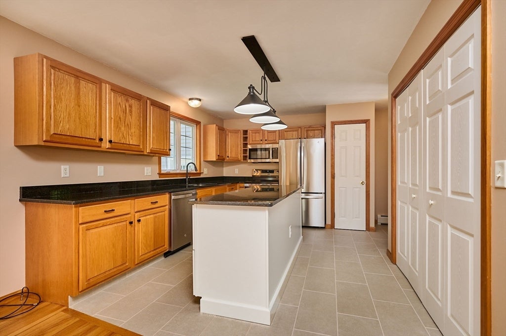 20 Clark Lane, Easthampton, MA Photo #6