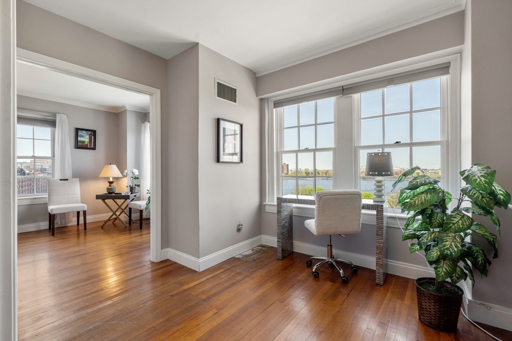 534 Beacon St 707