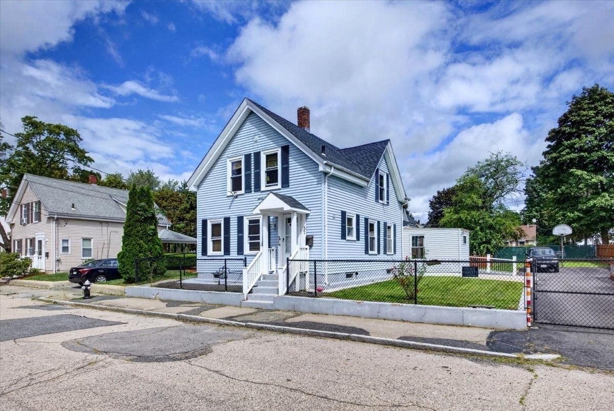 37 Taber Ave, Brockton, MA Photo #4