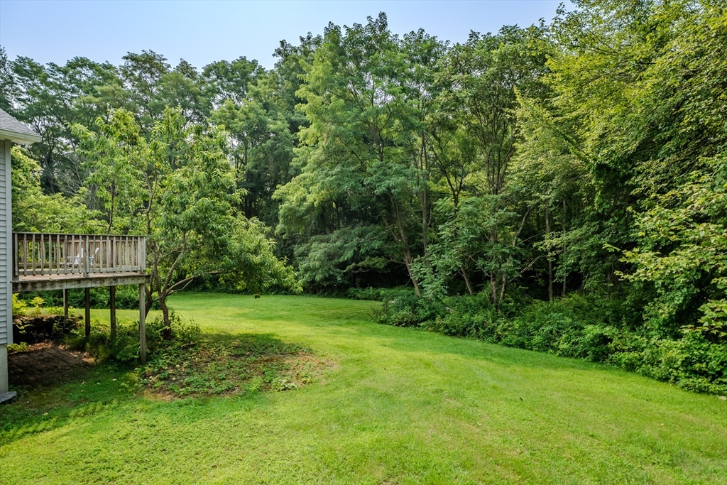 25 Meadowbrook Dr