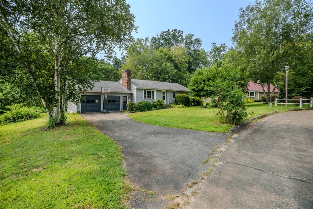 25 Meadowbrook Dr