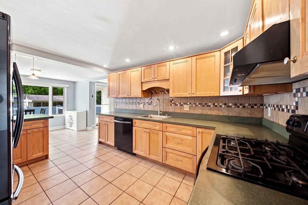 107 Sylvan St, Danvers, MA Photo #7