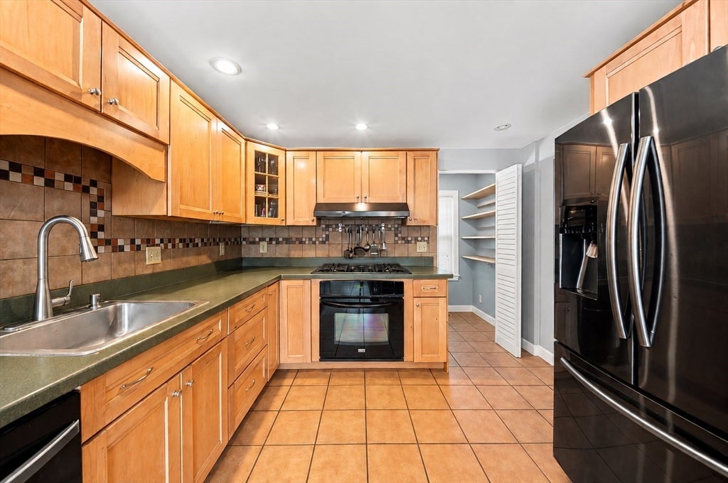 107 Sylvan St, Danvers, MA Photo #4