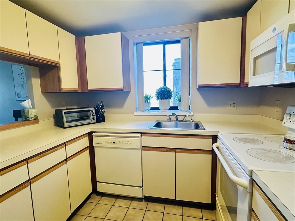 100 Ledgewood Dr 618