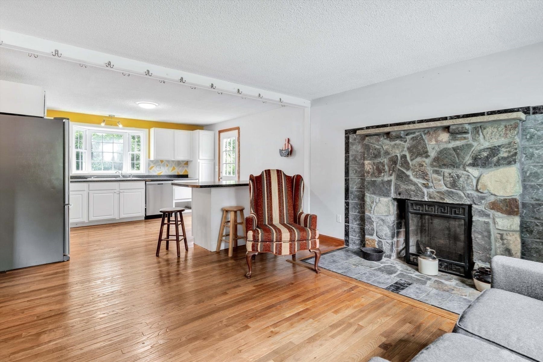 69R Anthony St, Berkley, MA Photo #12