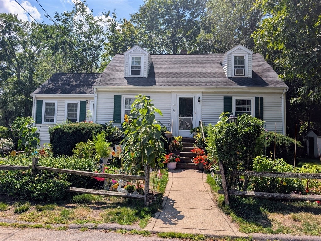 Photo of 102 Sanford St, Melrose, MA