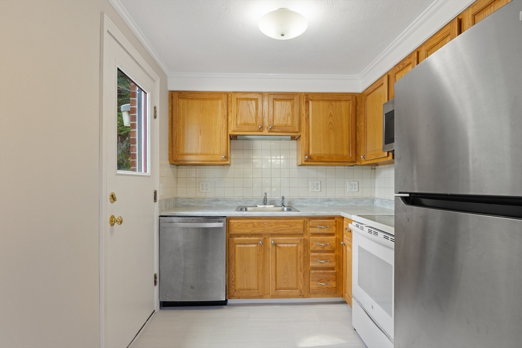 51 Lynde St 3