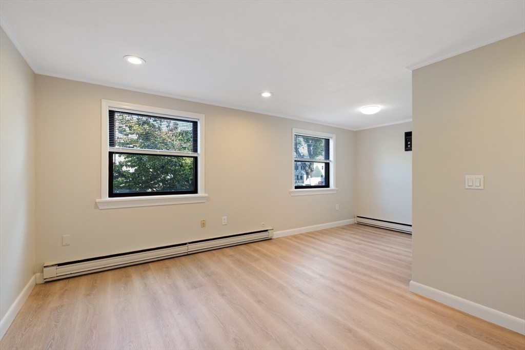 51 Lynde St 3