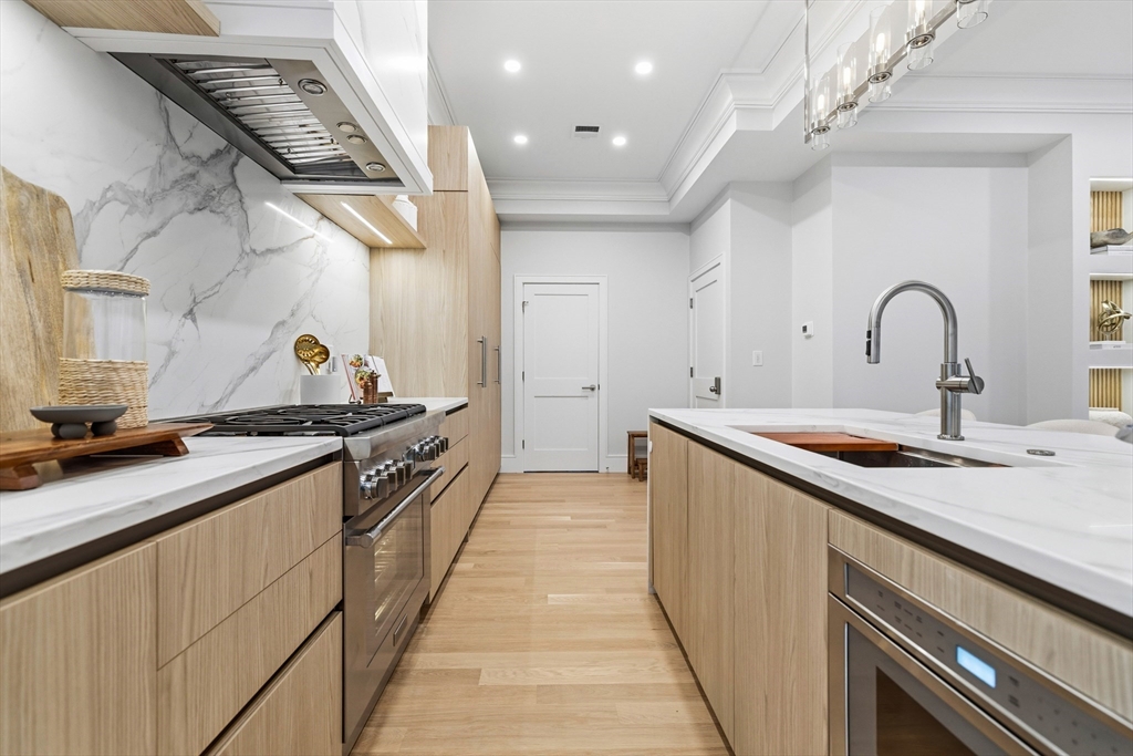 8 Lawrence St