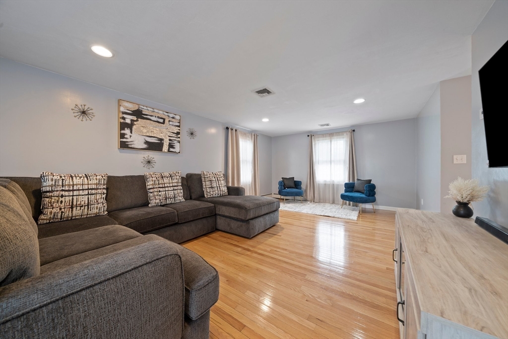 10 Winthrop Ave