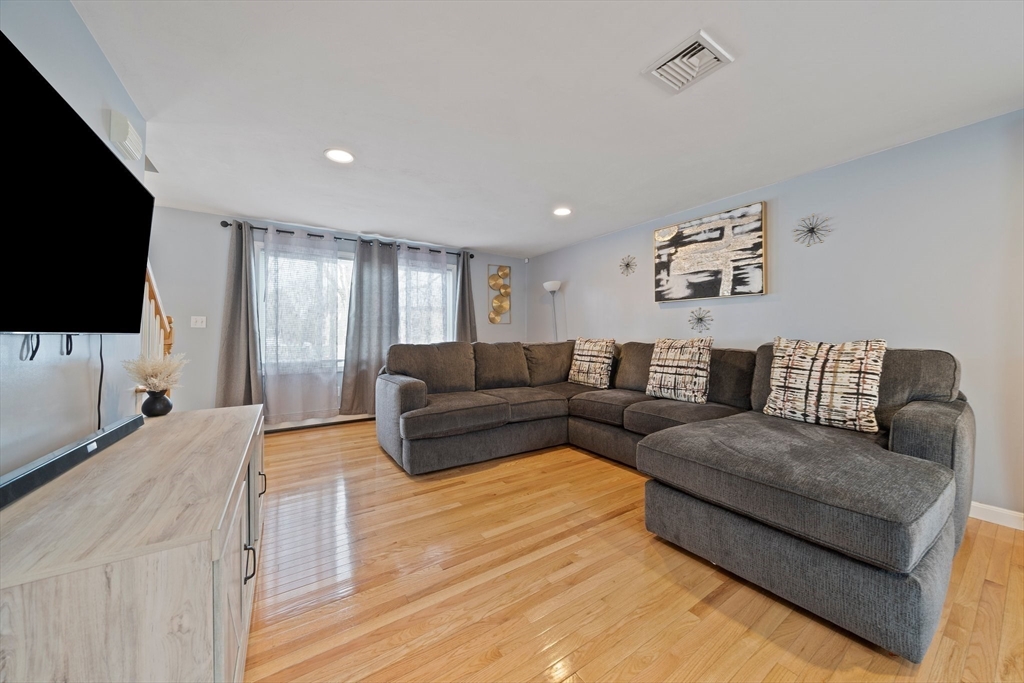 10 Winthrop Ave