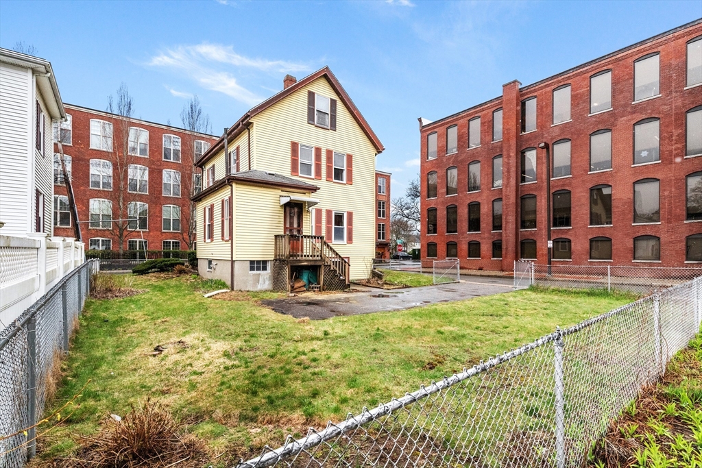 16 Lake St