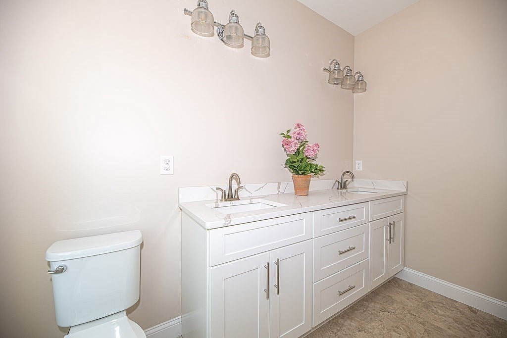 12 Meadowview Lane #B, Salisbury, MA Photo #17