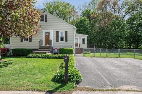 31 Iona Ave Dracut MA 01826