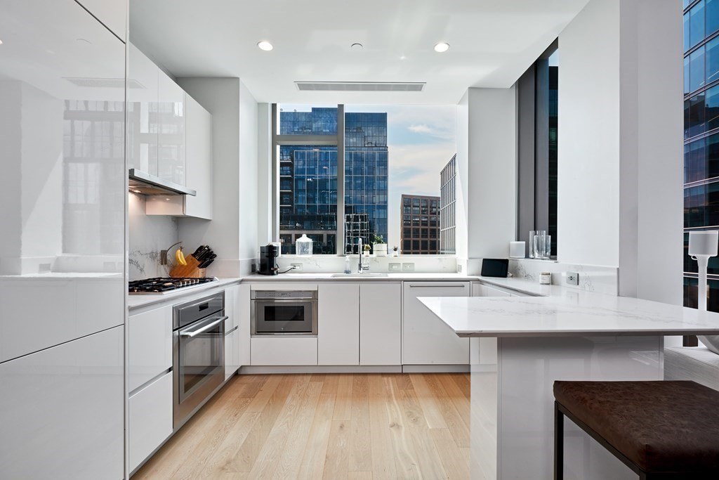 Click for 133 Seaport Blvd #1703, Boston, MA slideshow