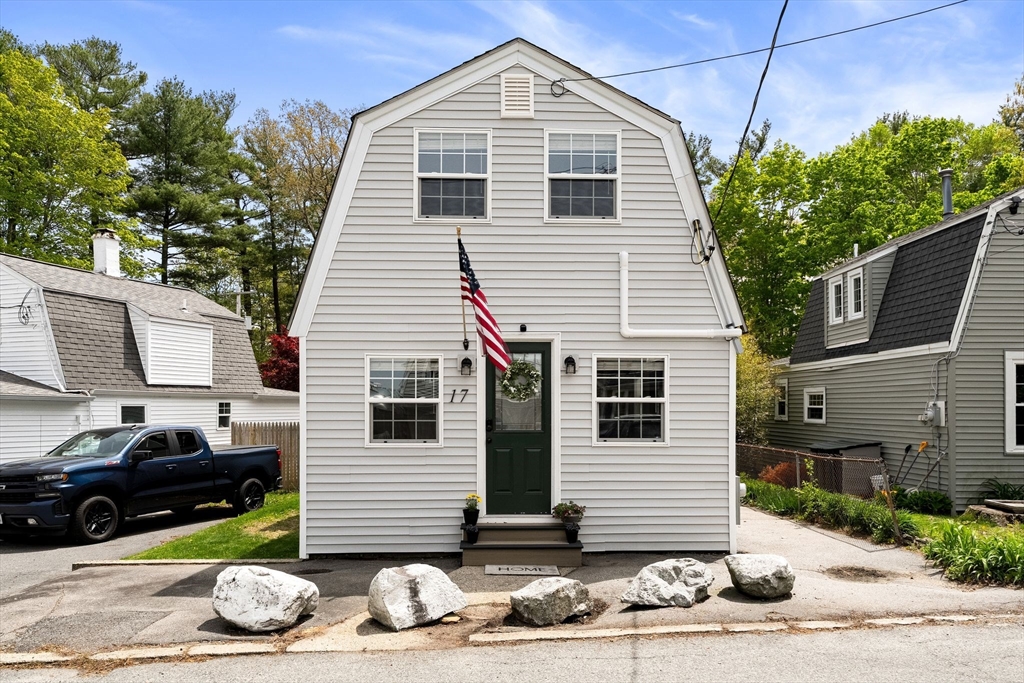 17 Woodbine Ave