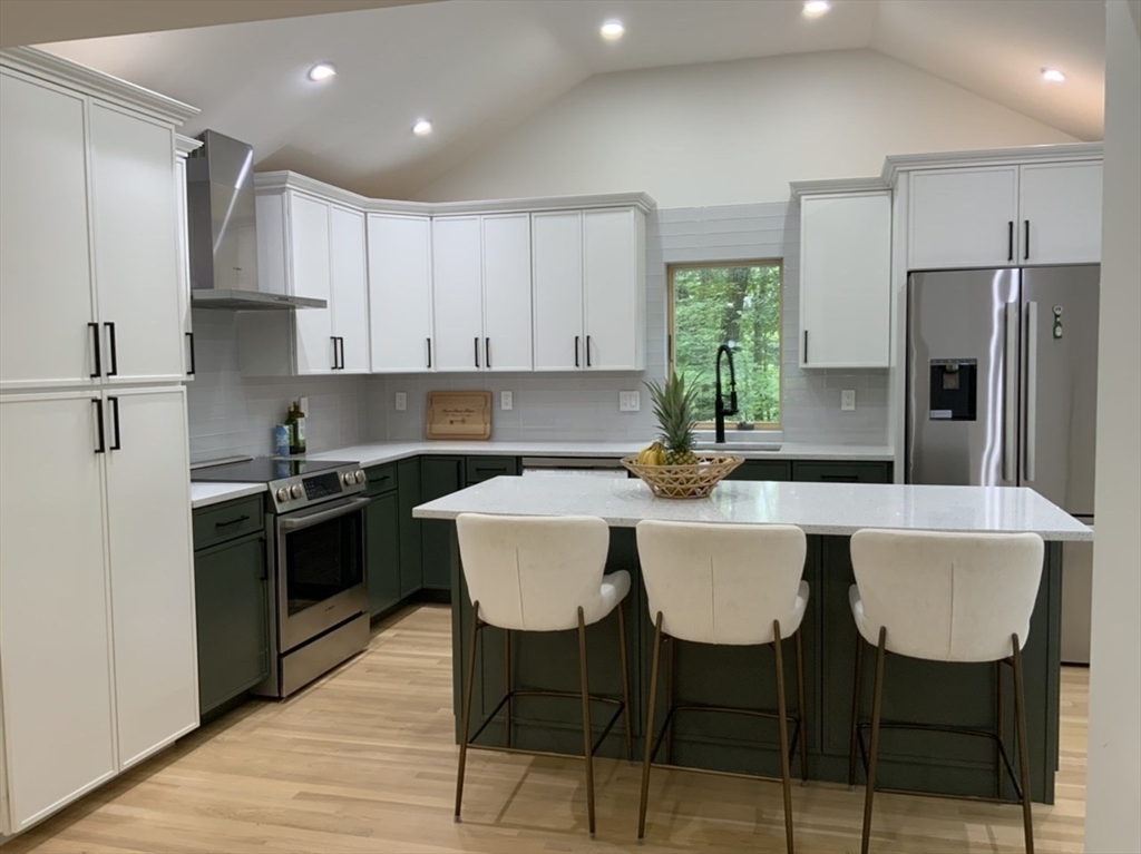 60 Duxbury Dr