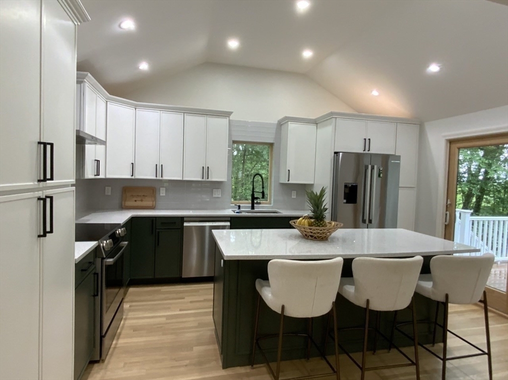 60 Duxbury Dr