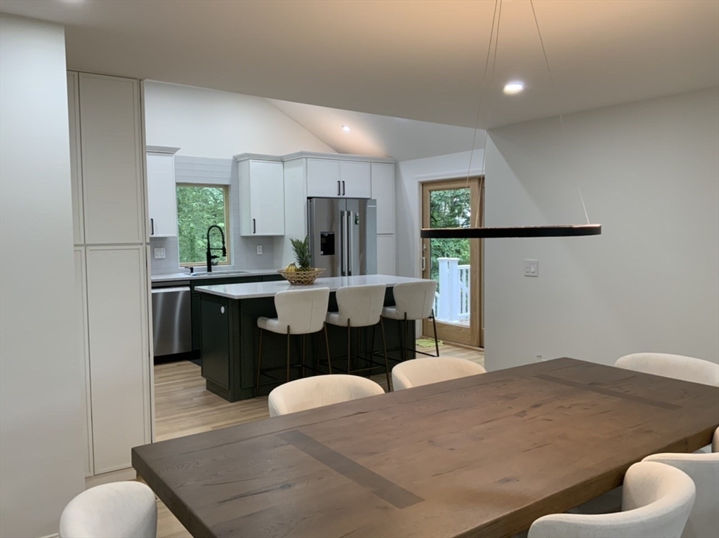 60 Duxbury Dr