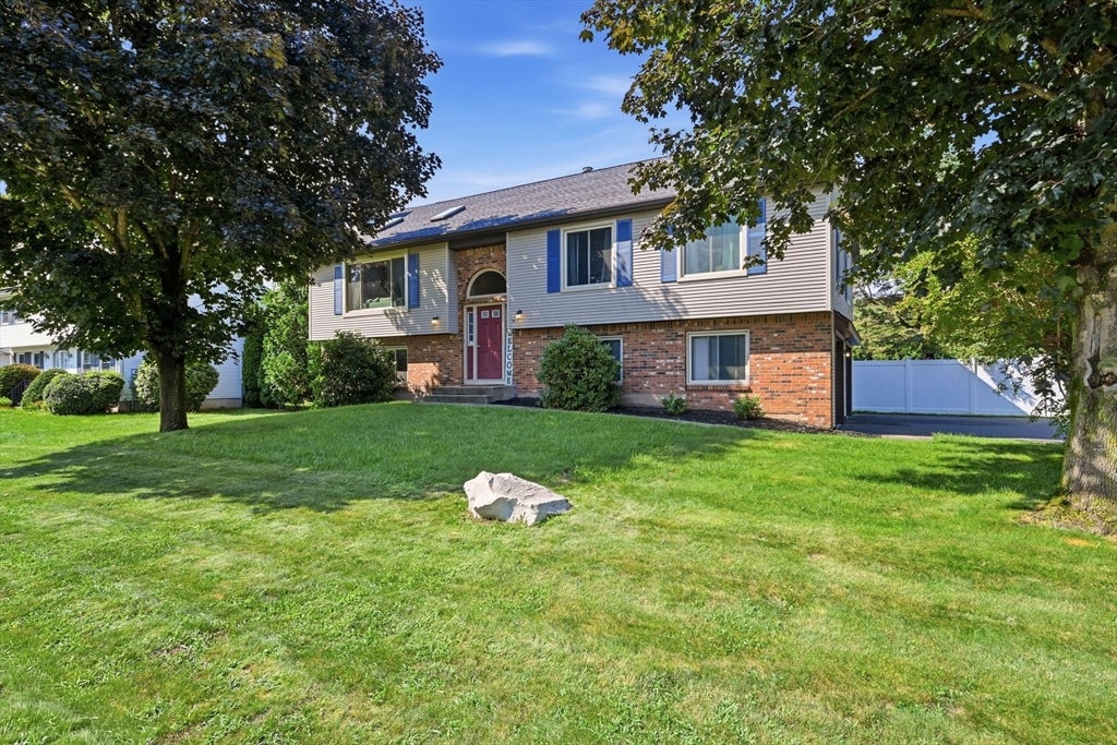 54 Hampden Ln