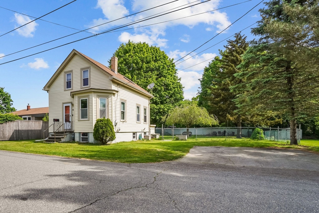 90 Briggs Ave