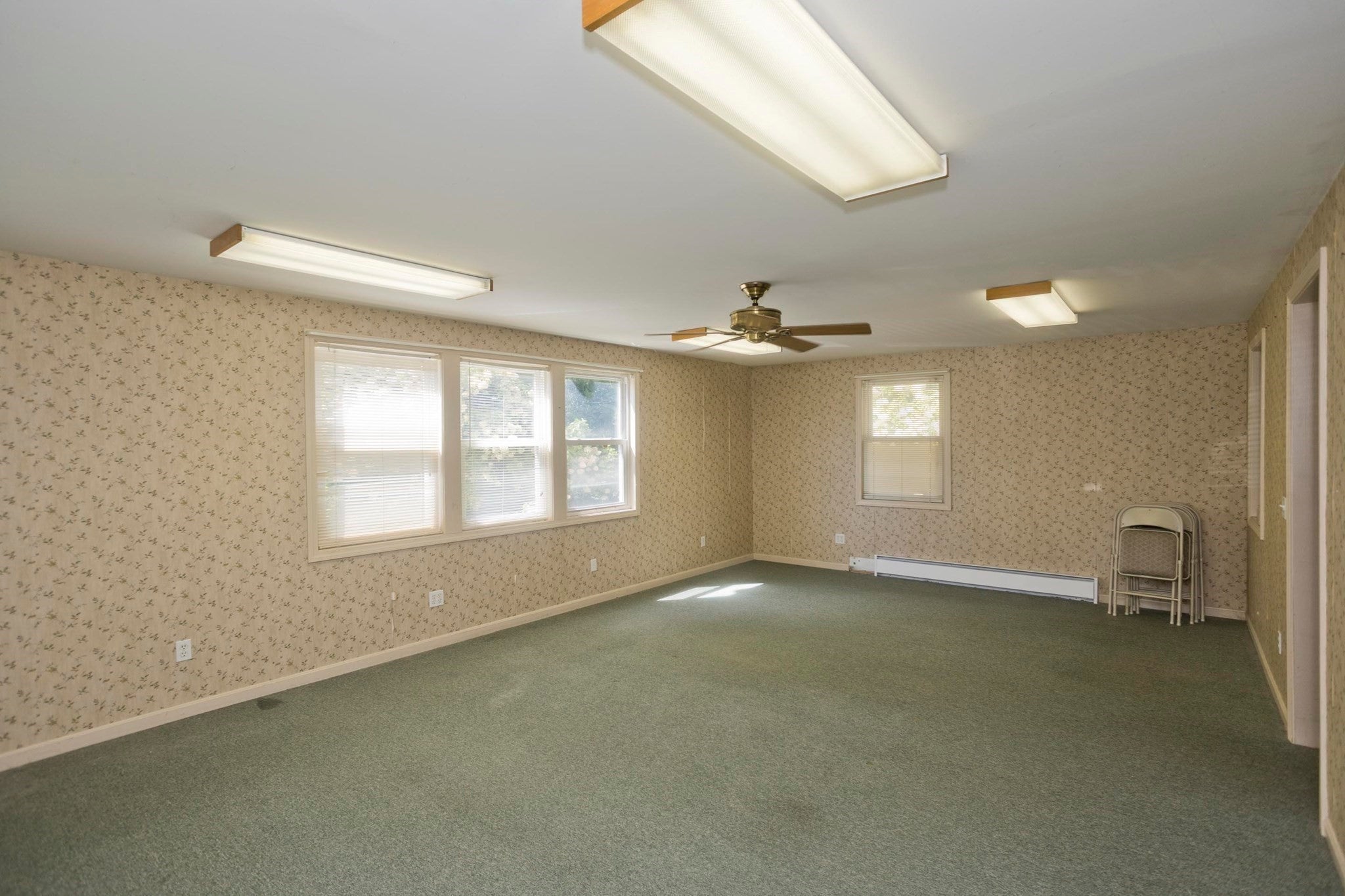 137 Sheridan St, Chicopee, MA Photo #19