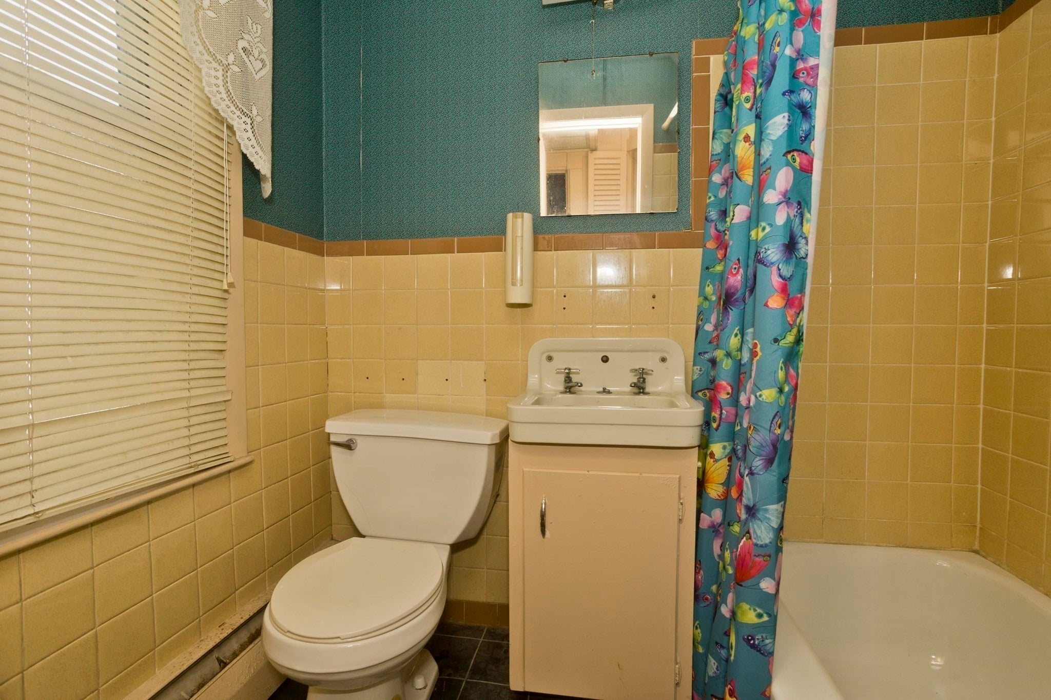 137 Sheridan St, Chicopee, MA Photo #10
