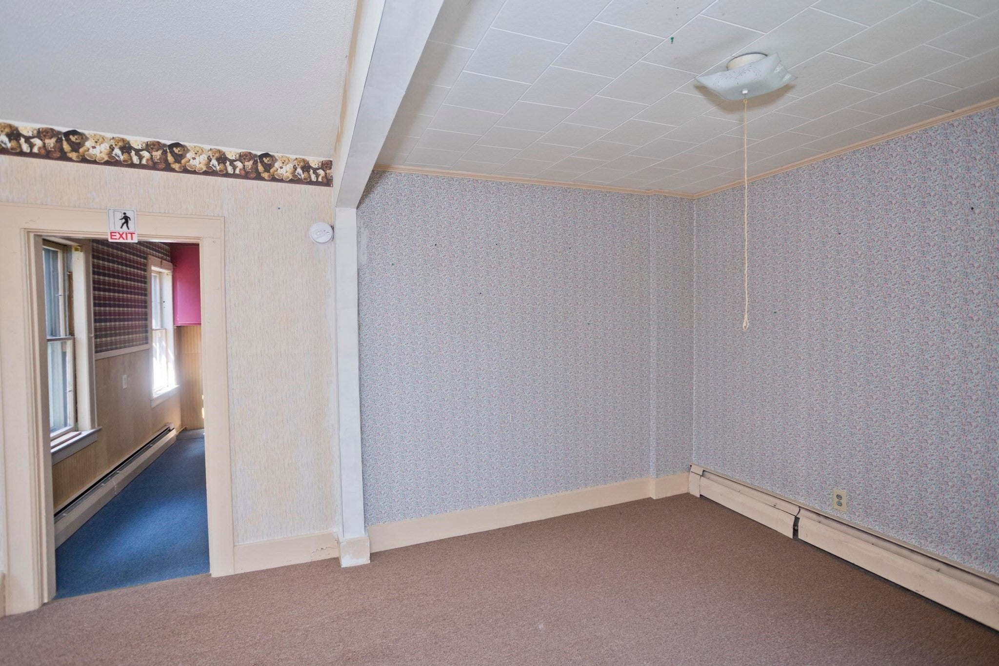 137 Sheridan St, Chicopee, MA Photo #25