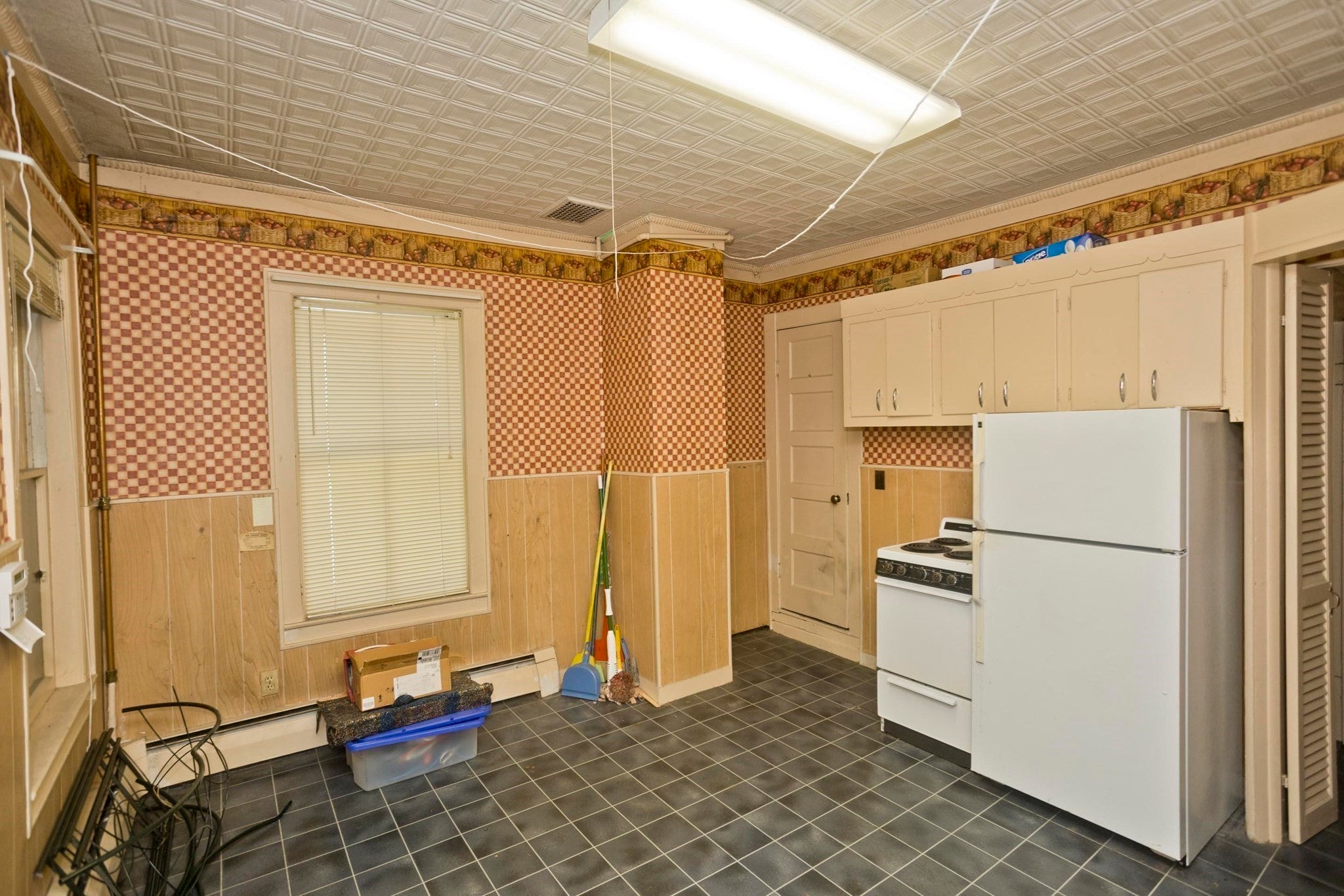 137 Sheridan St, Chicopee, MA Photo #12